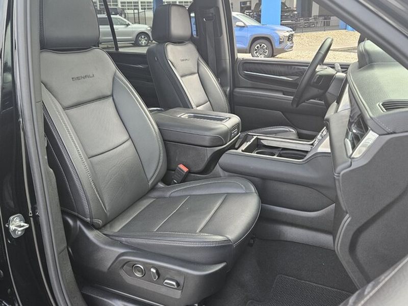 2024 GMC Yukon XL Denali - Photo 18