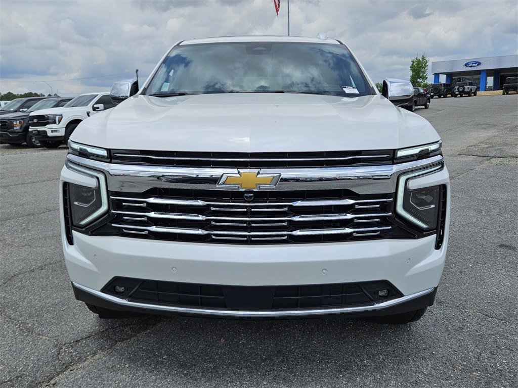2025 Chevrolet Suburban Premier photo 2