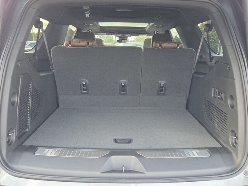 2026 Chevrolet Suburban High Country - Photo 12