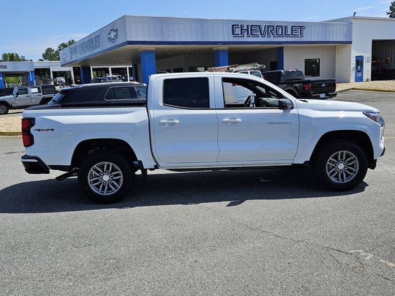 2025 Chevrolet Colorado LT - Photo 12