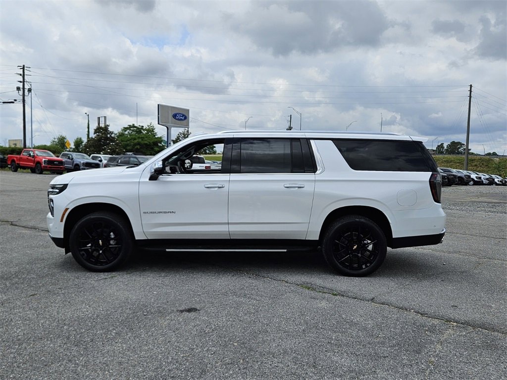 2025 Chevrolet Suburban Premier photo 4