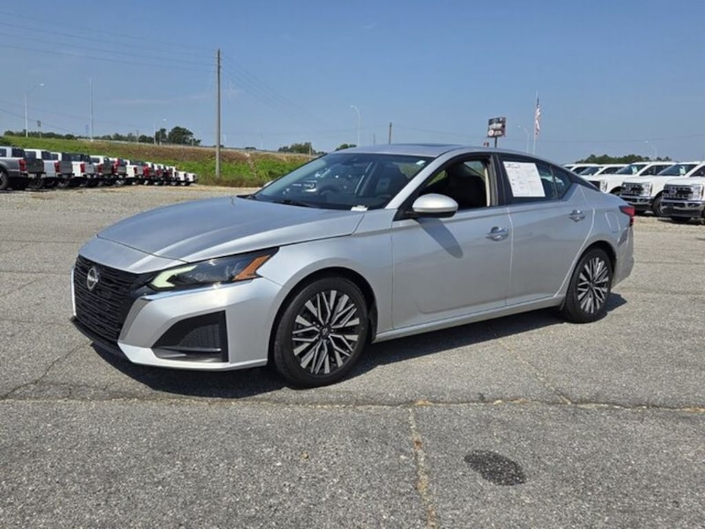 Used 2023 Nissan Altima 2.5 SV
