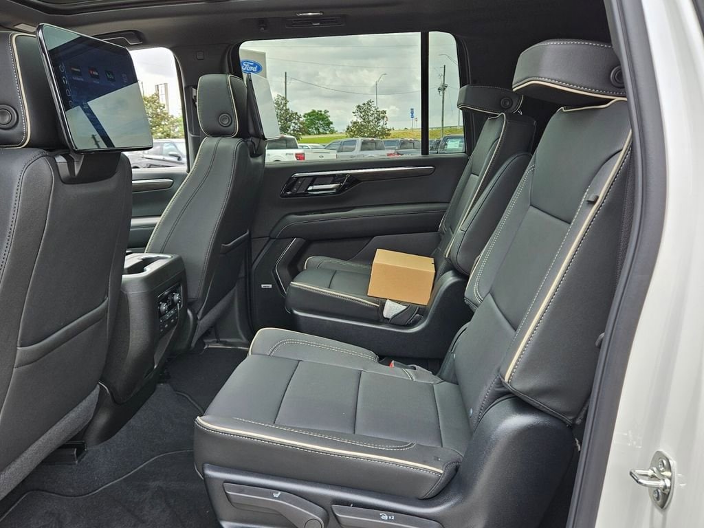 2025 Chevrolet Suburban Premier - Photo 6