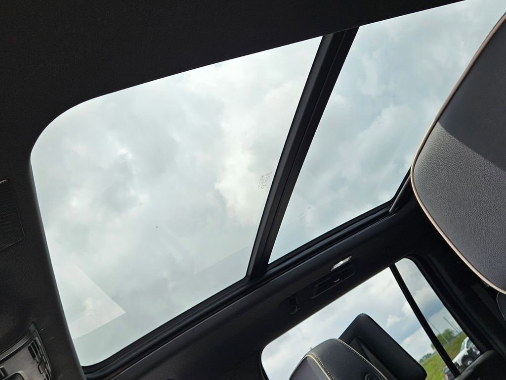 2025 Chevrolet Suburban Premier - Photo 20