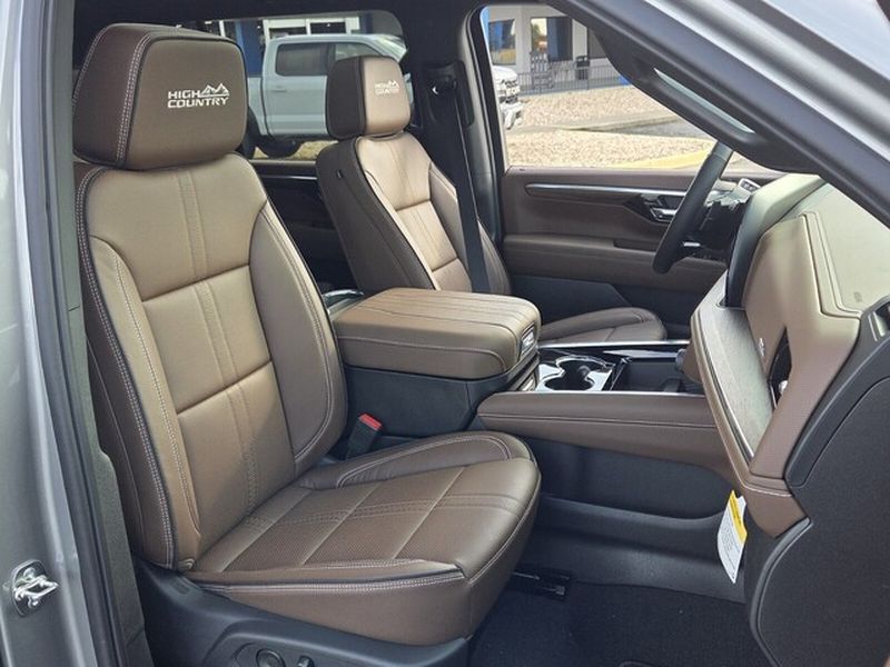 2026 Chevrolet Suburban High Country - Photo 17