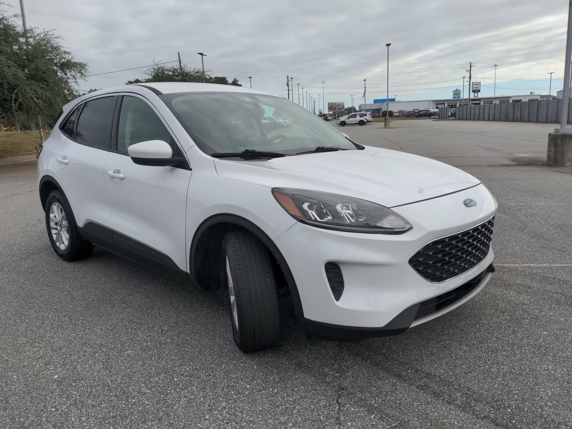 Used 2020 Ford Escape SE with VIN 1FMCU0G65LUA46296 for sale in Perry, GA