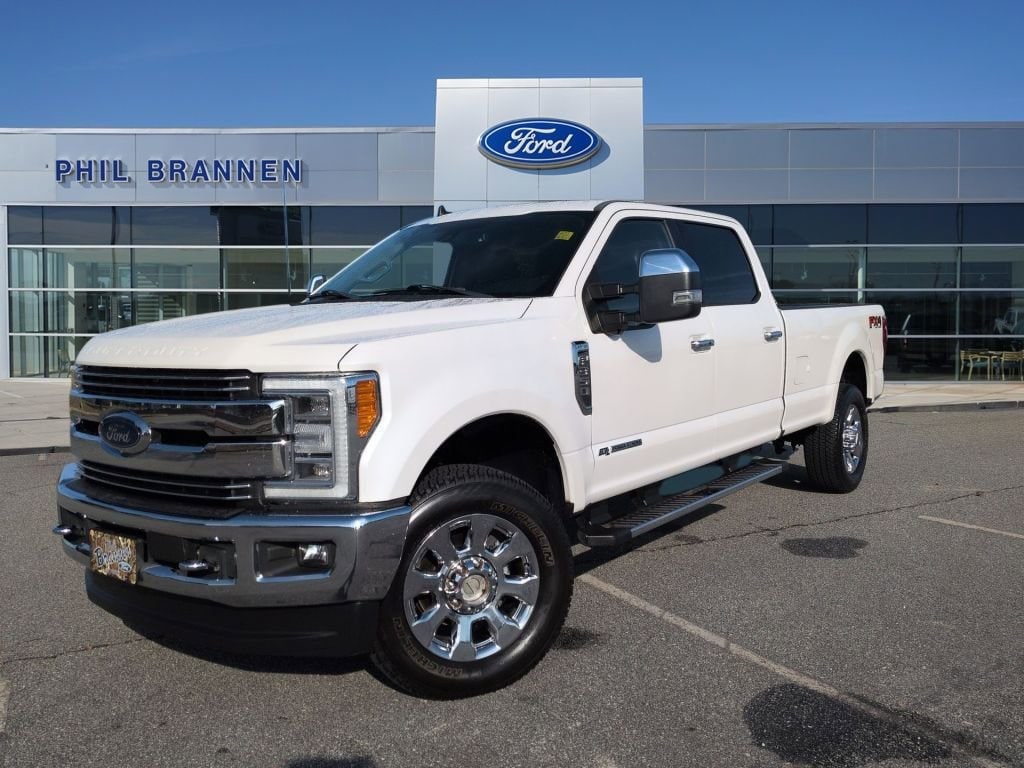 2019 Ford F-350 Super Duty Lariat's photo