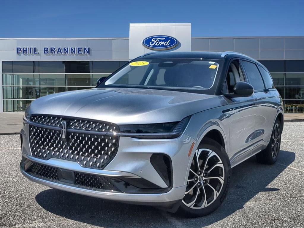 2025 Lincoln Nautilus Reserve AWD's photo