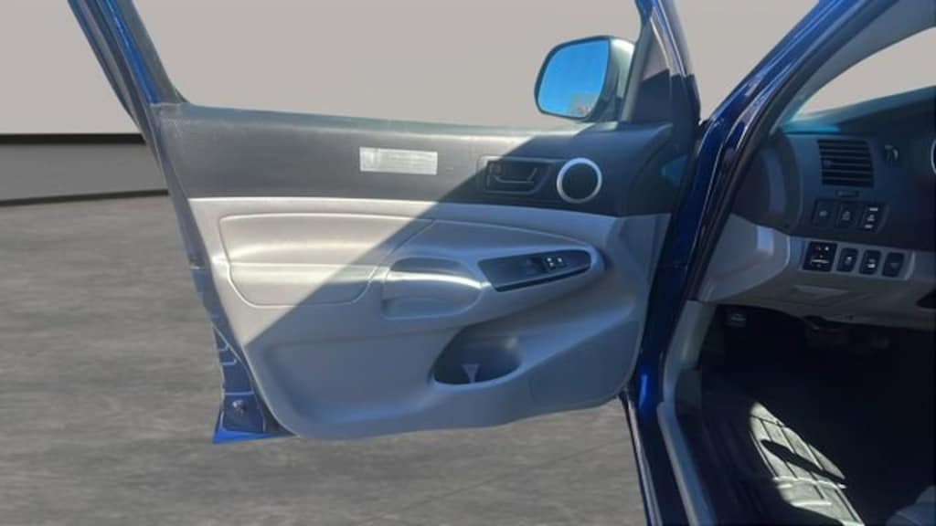 Used 2015 Toyota Tacoma Base V6 Truck