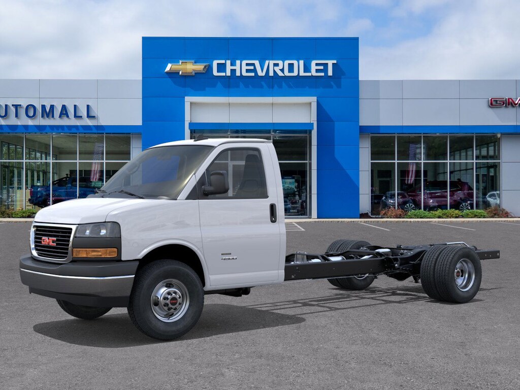 New 2025 GMC Savana Cutaway 4500 2WT Cutaway Van