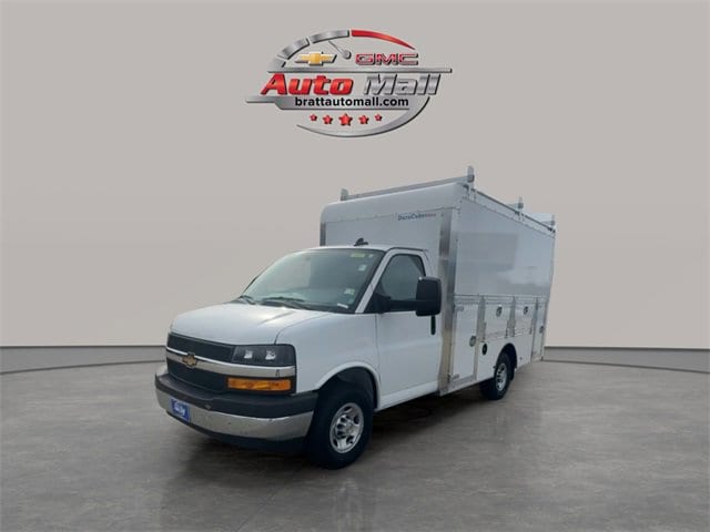 2025 Chevrolet Express Cutaway Base's photo