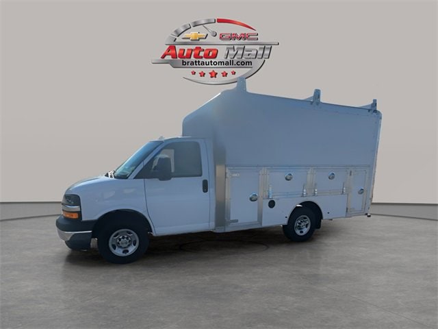 2025 Chevrolet Express Cutaway Base's photo