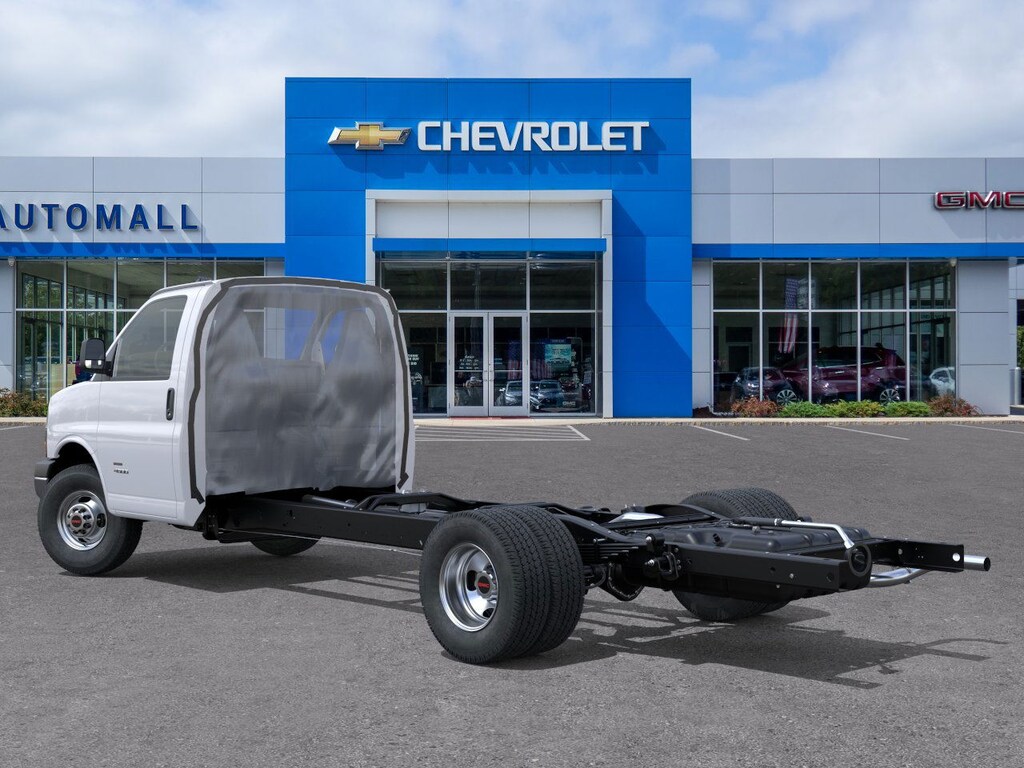 New 2025 GMC Savana Cutaway 4500 2WT Cutaway Van