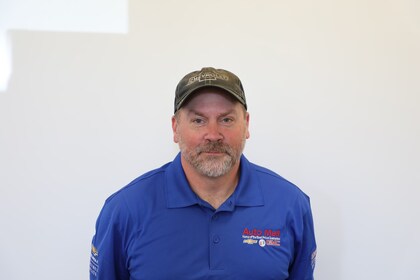 Staff member Jason from ID_5b5a11