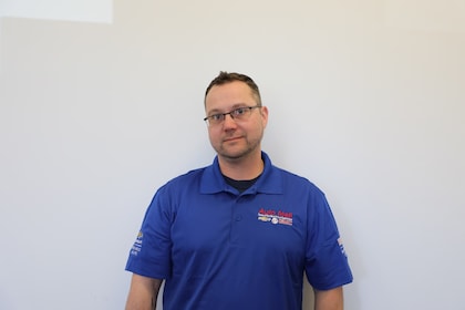 Staff member JEFF from ID_876e3e