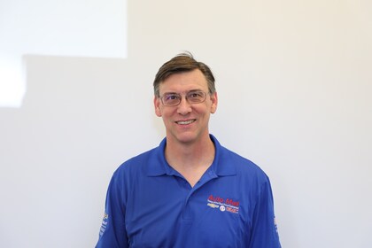 Staff member KEVIN from ID_876e3e