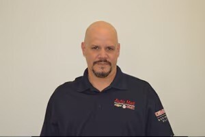 Staff member EMERSON from ID_5b5a11