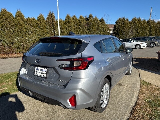 2025 Subaru Impreza Base photo 3