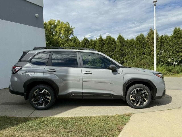 2025 Subaru Forester Premium photo 2