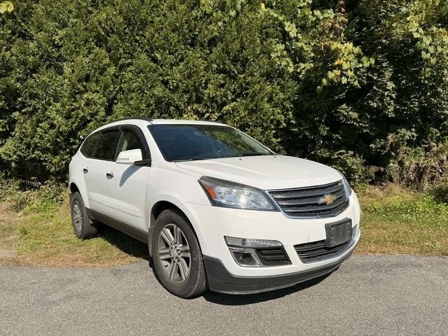 2017 Chevrolet Traverse 2LT photo 2