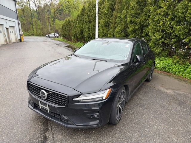 2024 Volvo S60 B5 Plus Dark Theme AWD's photo