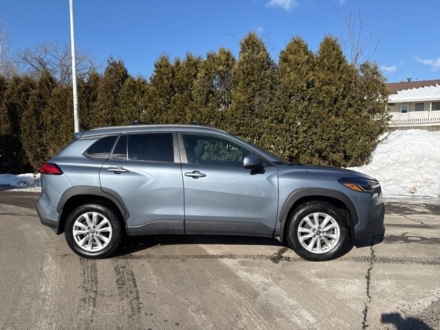 Used 2022 Toyota Corolla Cross LE with VIN 7MUBAABG8NV021257 for sale in Kansas City