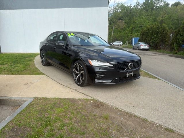 2024 Volvo S60 B5 Plus Dark Theme AWD's photo