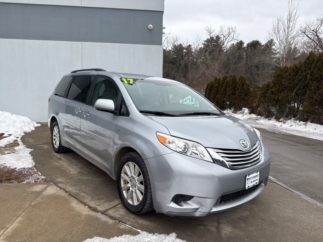 2017 Toyota Sienna LE