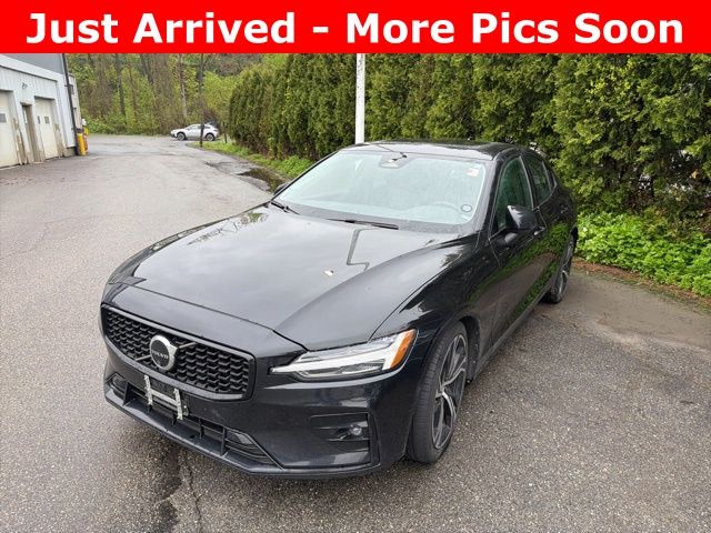 2024 Volvo S60 B5 Plus Dark Theme AWD's photo