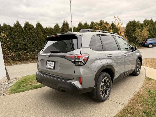 2025 Subaru Forester Premium photo 3