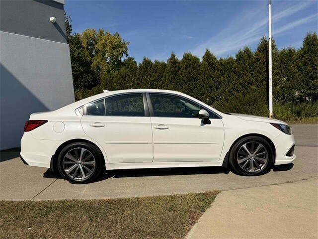 2018 Subaru Legacy 3.6R Limited photo 2