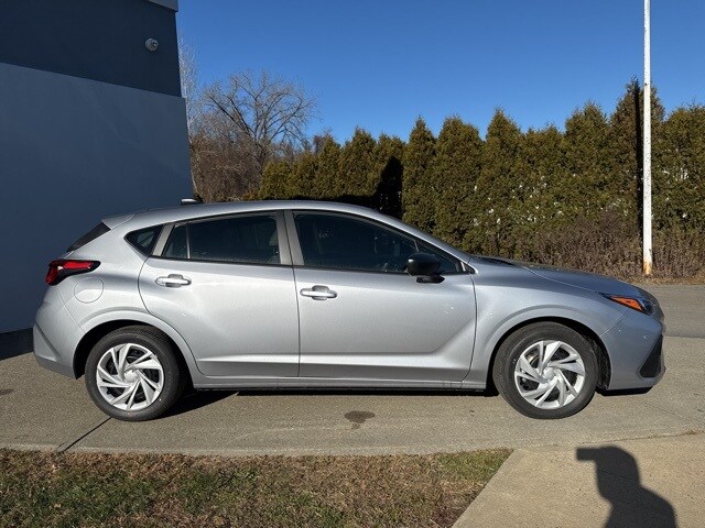 2025 Subaru Impreza Base photo 2