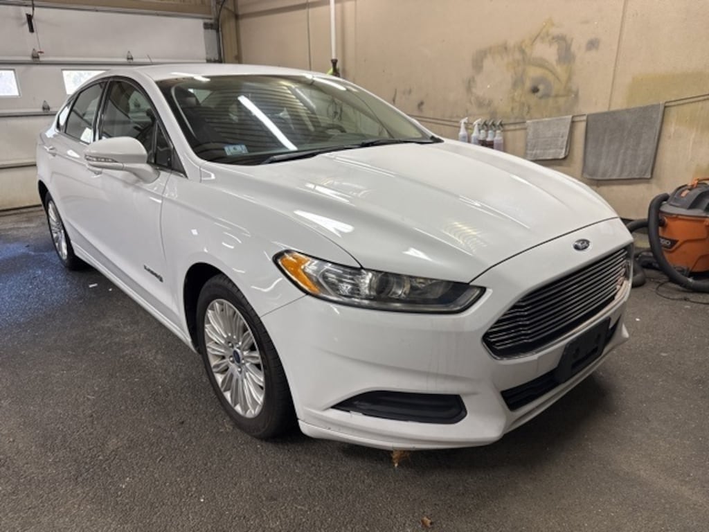 Used 2014 Ford Fusion Hybrid SE Sedan