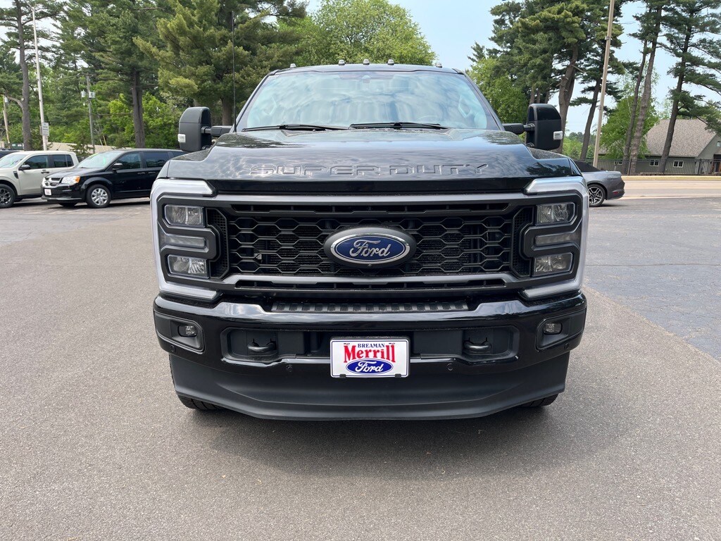 2023 Ford F-250 Lariat photo 2