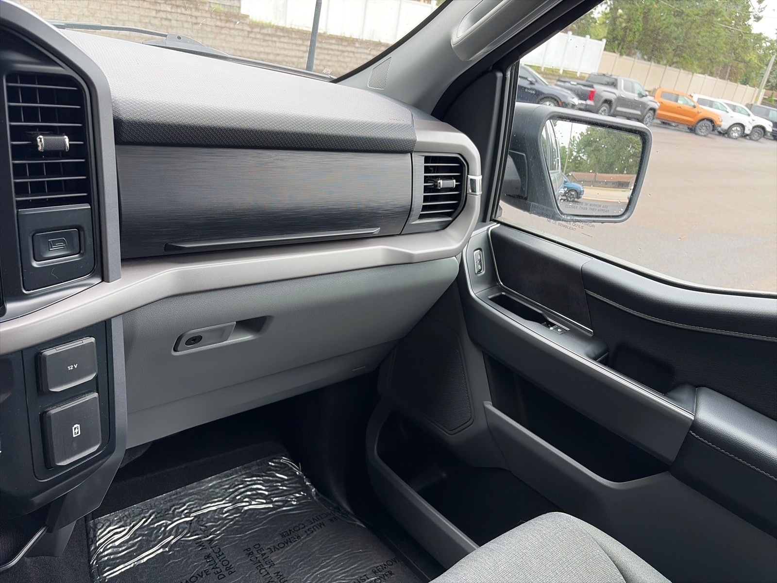 2025 Ford F-150 XLT - Photo 18