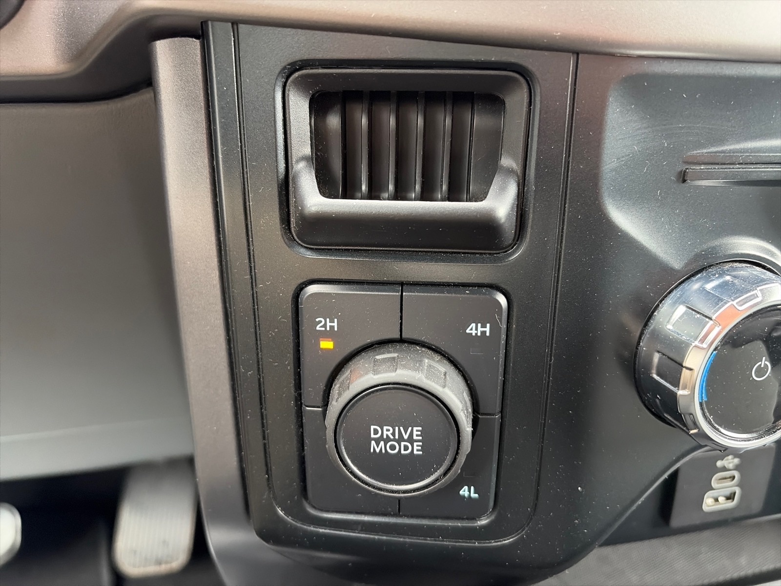 2025 Ford F-150 XLT - Photo 22