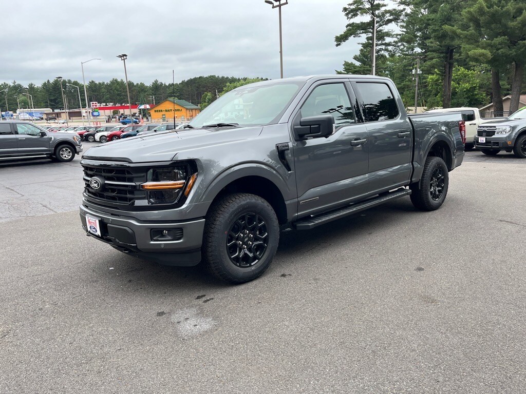 2025 Ford F-150 XLT photo 3