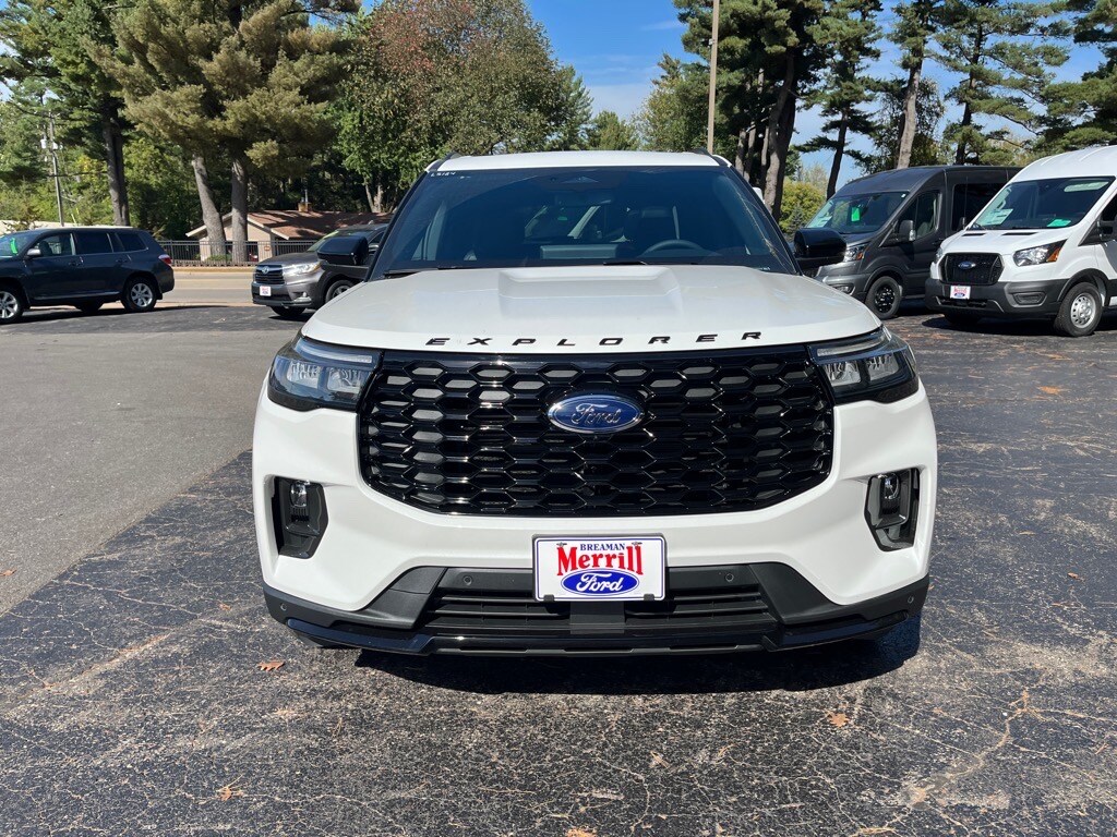 2025 Ford Explorer ST-Line photo 2