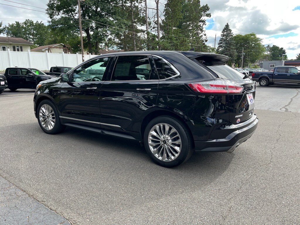 2020 Ford Edge Titanium photo 2