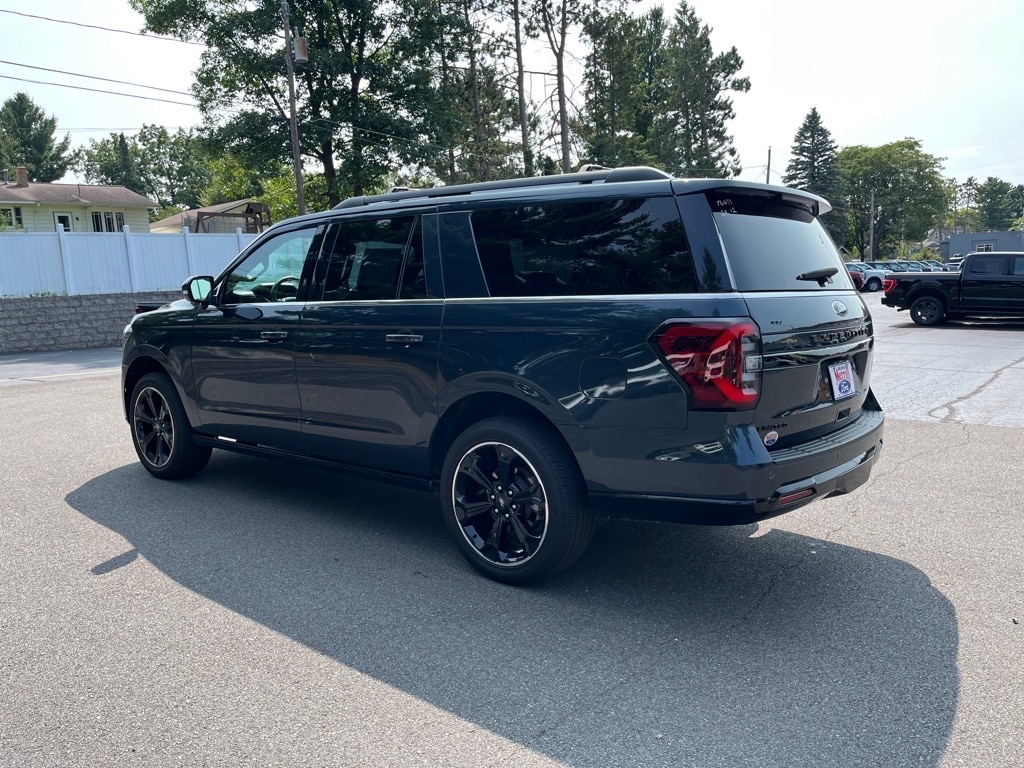2022 Ford Expedition MAX Limited photo 2