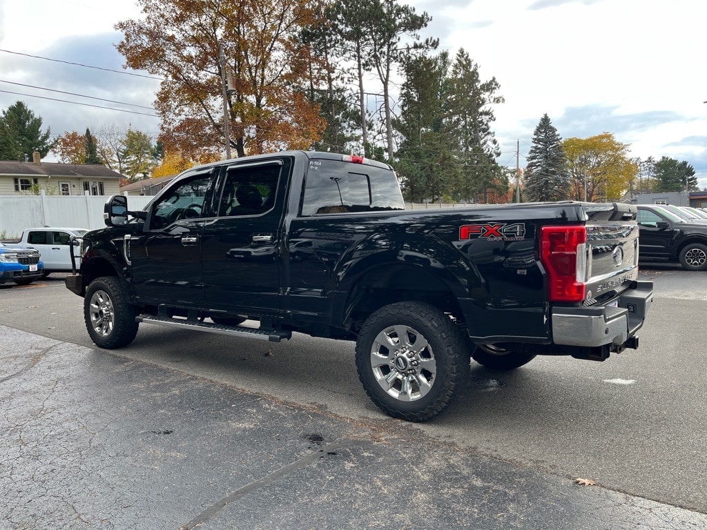 Used 2019 Ford F-250 Super Duty Lariat Truck Crew Cab