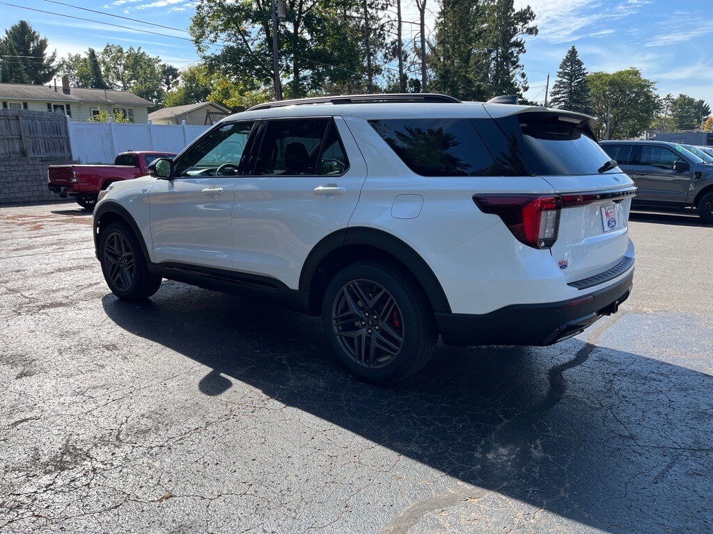 2025 Ford Explorer ST-Line photo 4