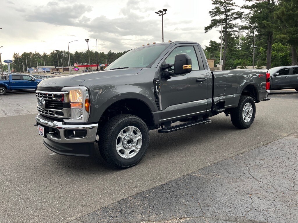 2025 Ford F-250 XLT photo 3