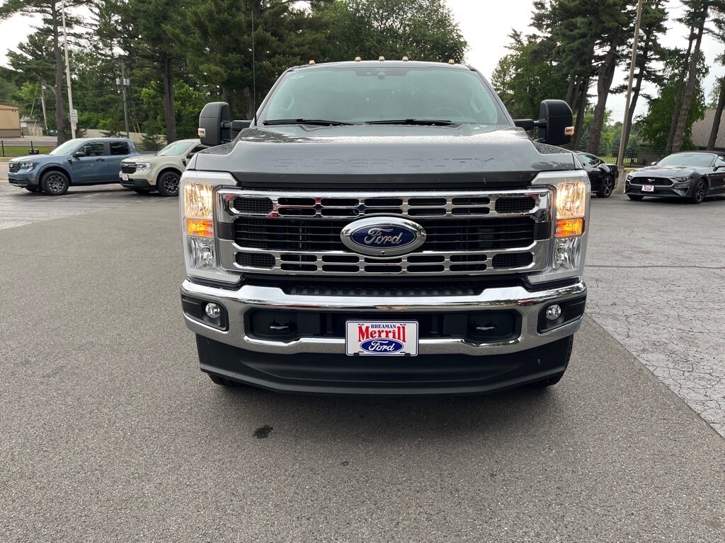 2025 Ford F-250 XLT photo 2