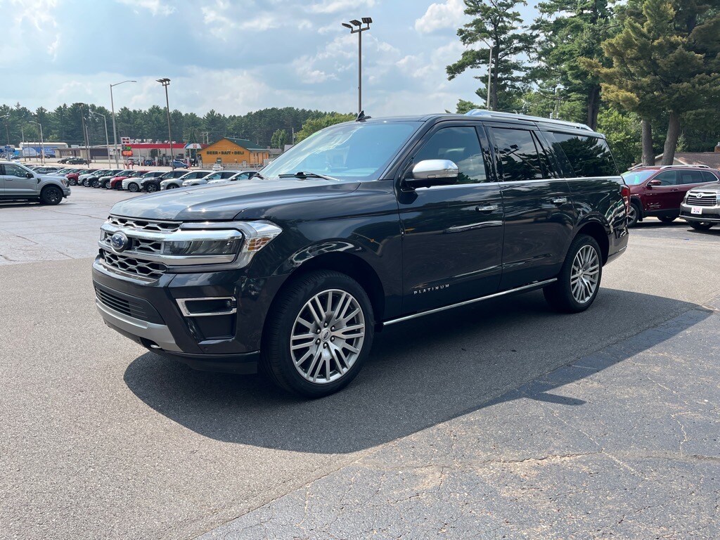 2022 Ford Expedition MAX Platinum photo 2