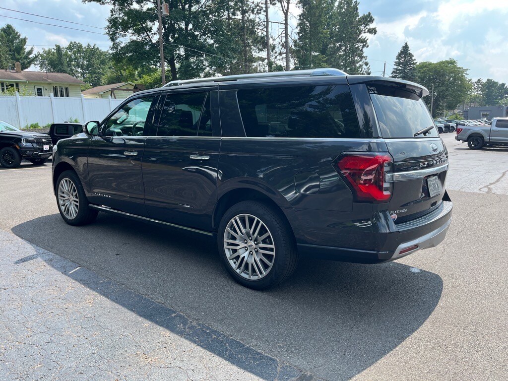 2022 Ford Expedition MAX Platinum photo 3