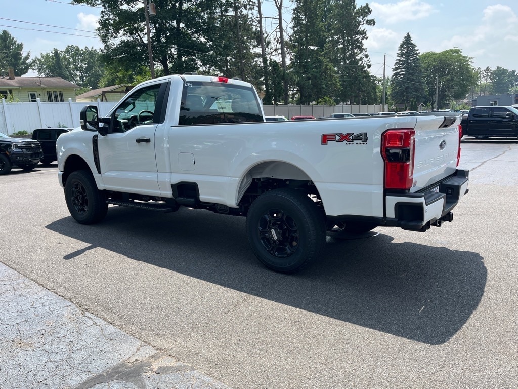 2025 Ford F-350 XL photo 4