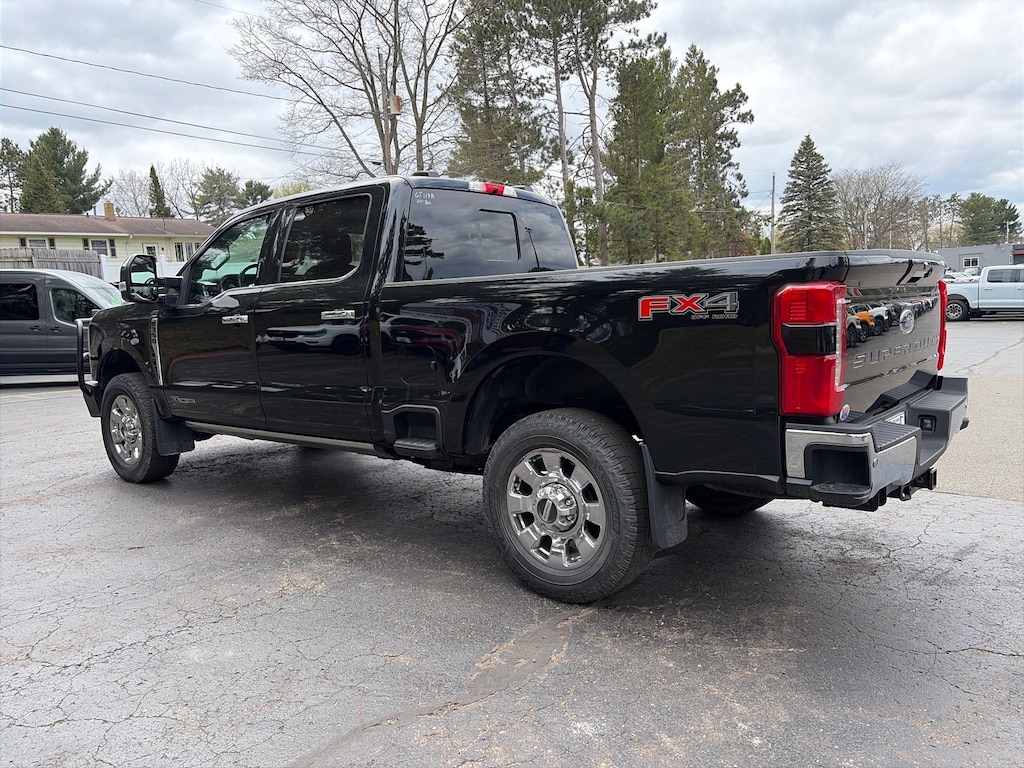 Used 2024 Ford F-350 Super Duty Lariat Truck Crew Cab