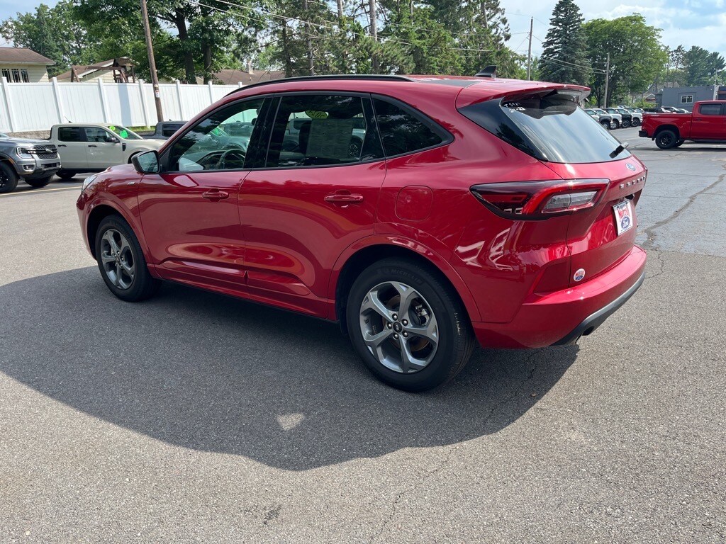 2024 Ford Escape ST-Line photo 4