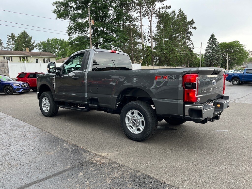 2025 Ford F-250 XLT photo 4
